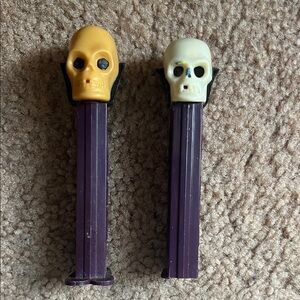 Skull Pez Dispensers Set